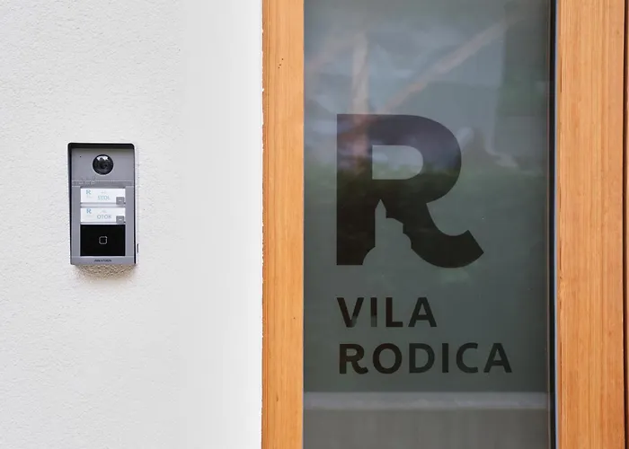 Rodica, * Μπλεντ